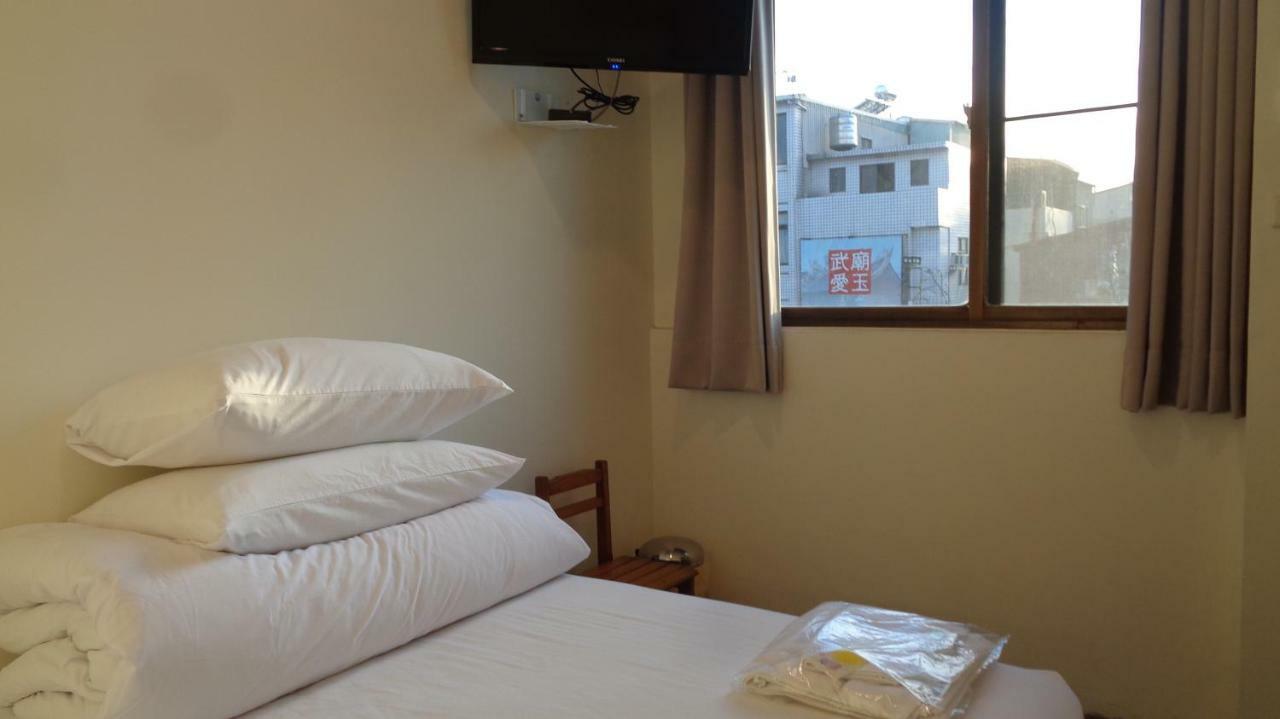 Temple Side Hostel Tainan Exterior photo