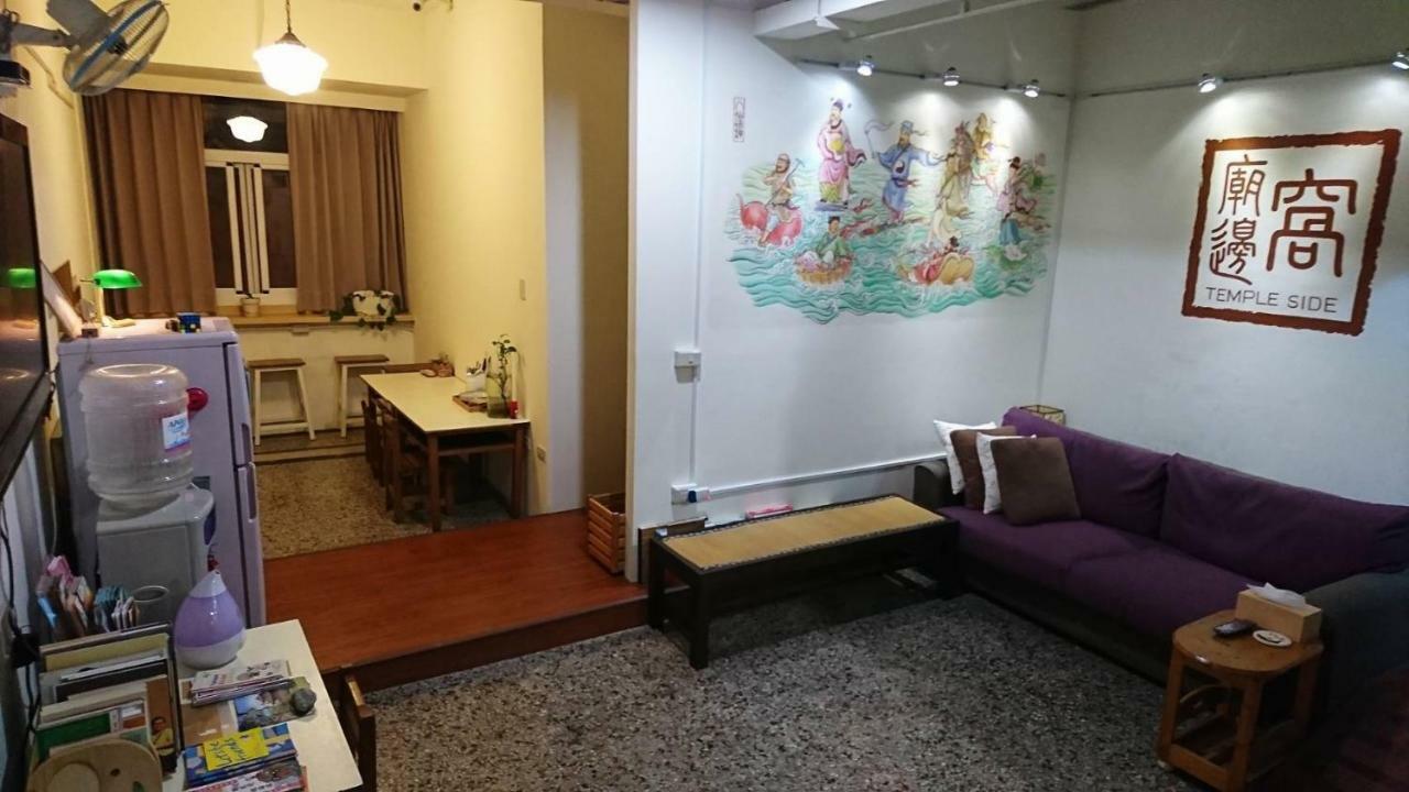 Temple Side Hostel Tainan Exterior photo