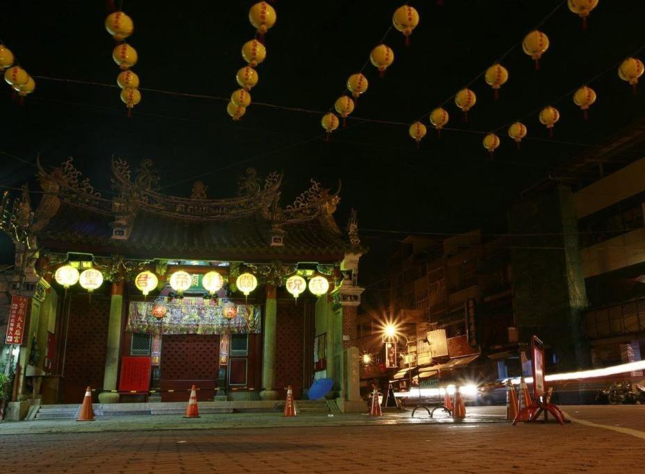 Temple Side Hostel Tainan Exterior photo